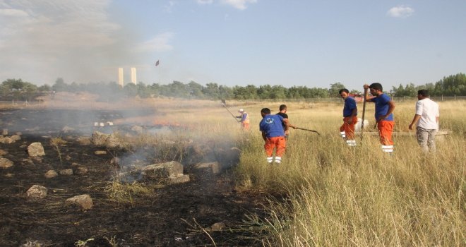 Tarihi Mezarlık Yangınına Polis Toma İle Müdahale Etti