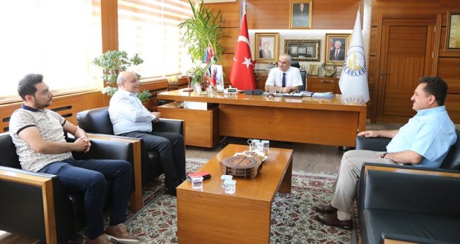 Ay Yıldız Camisine Hayırseverlerin Desteği Sürüyor