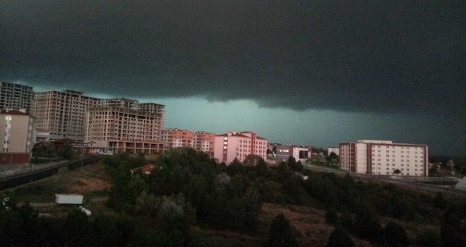 Kastamonuyu Vuran Dolu Yağışı Öncesi Kara Bulutlar Gökyüzünü Böyle Kapladı