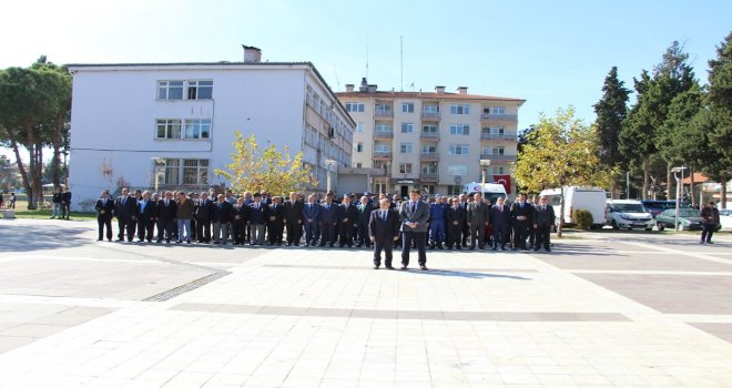 Kulada Cumhuriyet Bayramı Kutlamaları Çelenk Sunumu İle Başladı