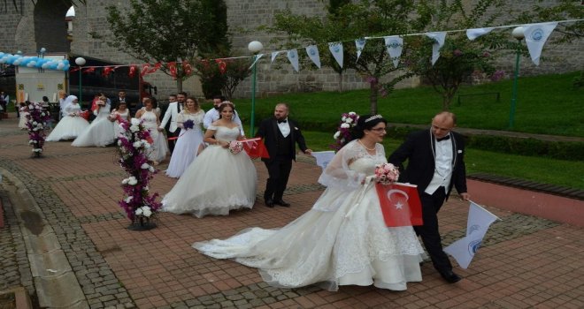 22 Çiftin Nikâhı Aynı Günde Kıyıldı