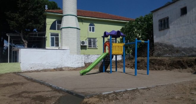 Başkan Özakcan, Kuloğulları Mahallesinin Çocuklarını Sevindirdi