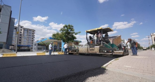 Adıyaman Belediyesi Şehir Genelinde Aşınan Yolları Asfaltlıyor