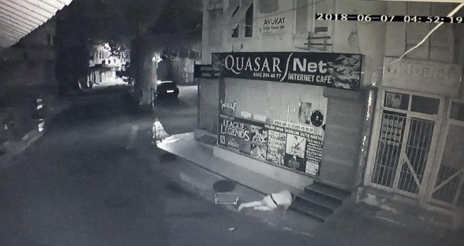 Travestinin 2. Kattaki Evinin Penceresinden Düştü, Sekerek Kalkıp Kayıplara Karıştı