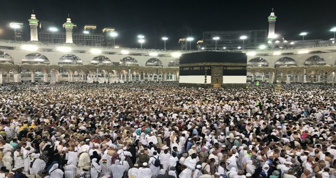 Müslümanlar Kabeye Akın Etti