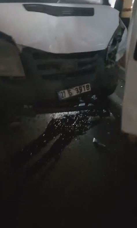 Gaziantepte Minibüs İle Otomobil Çarpıştı: 5 Yaralı