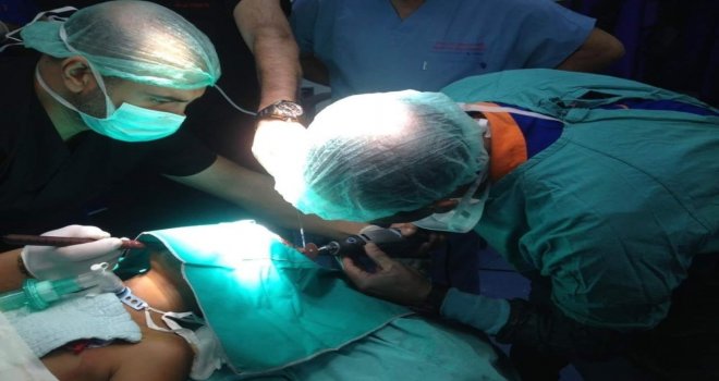Kafasına Demir Saplanan Çocuk Ameliyata Alındı