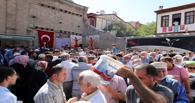 Afyonkarahisarda 75 Bin Kap Aşure Dağıtıldı