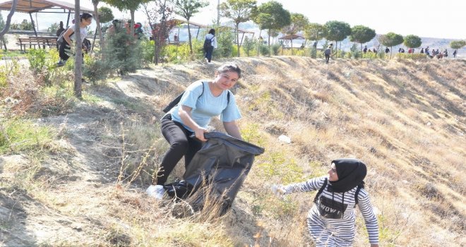 Öğrenciler Önce Ders Sonra Temizlik Yaptılar