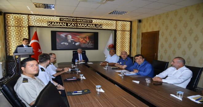 Vali Akın, Kaman İlçesinde Muhtarlarla Bir Araya Geldi