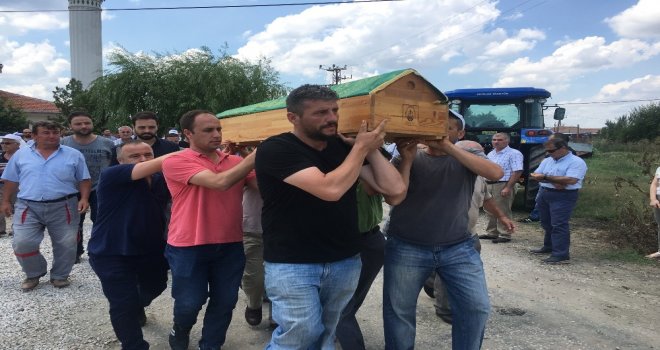 Tren Kazasında Hayatını Kaybeden 5 Yaşındaki Ömer Alperen Can Son Yolculuğuna Uğurlandı