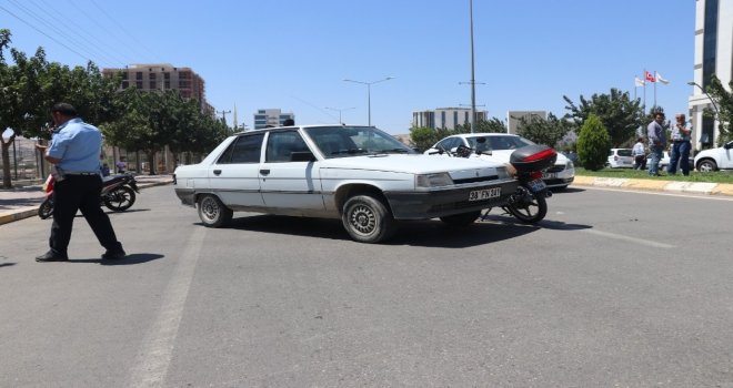 Otomobille Motosiklet Çarpıştı: 1 Yaralı