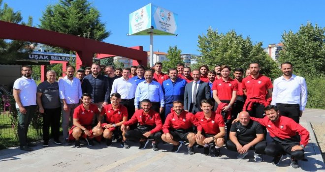 Utaş Uşakspor Futbolcular Sağlıklı Yaşam Ve Gençlik Merkezinde