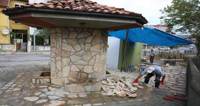 Şemsiyeli Çeşme Güzel Görünüme Kavuşuyor