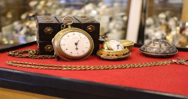 İki Asırlık Osmanlı Saray Saatleri Göz Kamaştırıyor