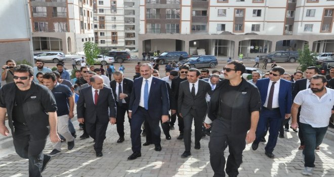 Bakan Gül, Terör Mağdurları İçin Yapılan Konutları İnceledi