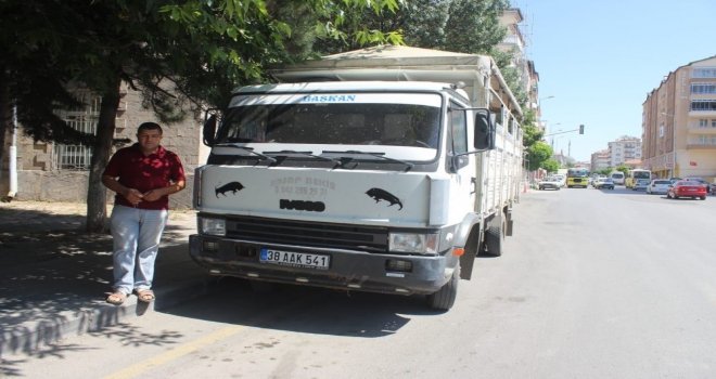 Dolarlarınızı Bozdurun Çağrısına Aracını Devlete Bağışlayarak Destek Verdi