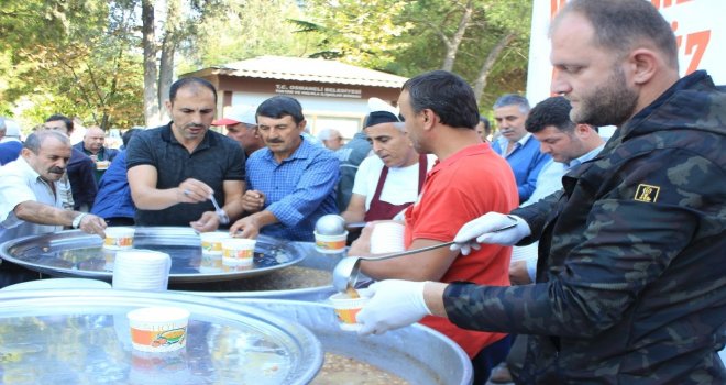 Osmaneli Belediyesi 2 Bin 500 Kişiye Aşure Dağıttı