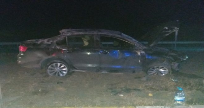 Takla Atan Otomobil Refüje Çıktı: 4 Yaralı