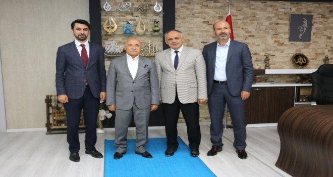 İsmail Tamerden Başkan Esat Öztürke Ziyaret