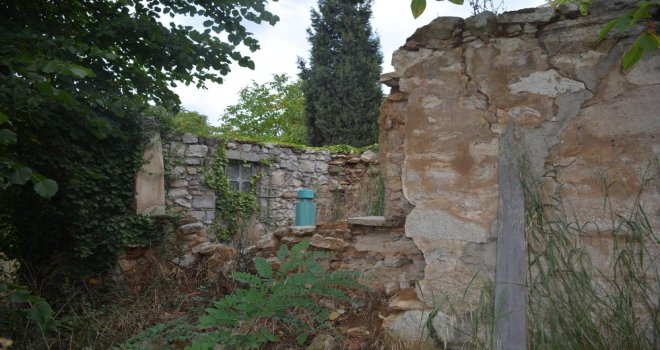 Yesari Baba Türbesindeki Bakımsızlık Tepki Çekiyor