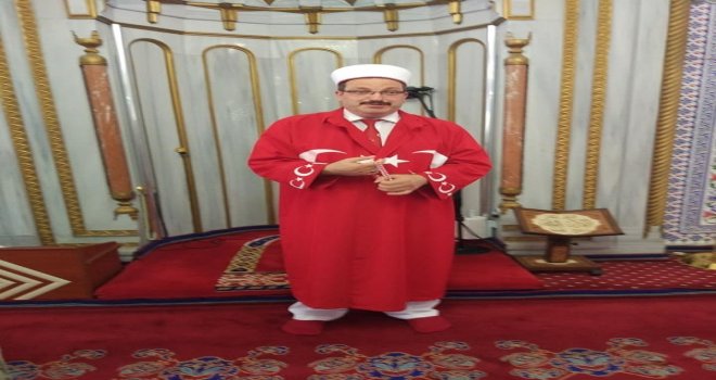 Sakaryalı İmam 15 Temmuza Özel Cübbe Diktirdi