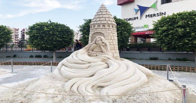 Forum Mersin, Kumdan Heykellerle Ziyaretçilerini Büyüledi