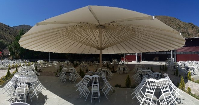 Türkiyenin En Büyük Şemsiyesi Gümüşhanede