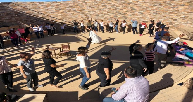 Göbeklitepede Turist Kafilesinden Kundalini Yoga