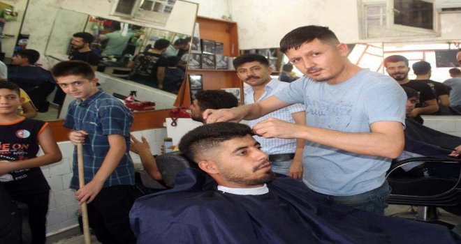 Bayram Yoğunluğunda Berberler Randevu İle Tıraş Ediyor
