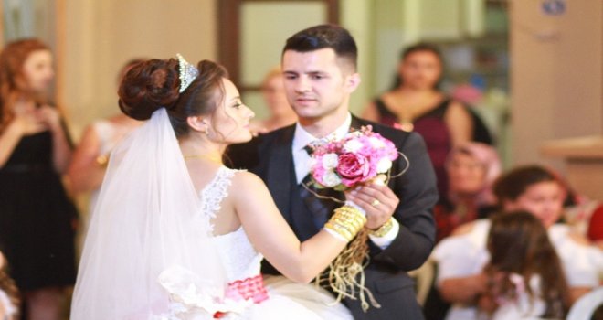 Gelin Ve Damadı İtfaiye Ekibi Serinletti