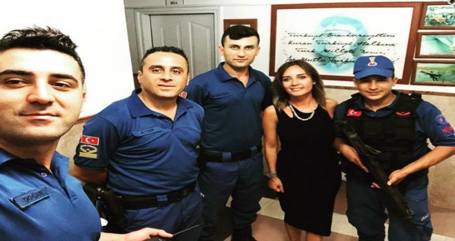 Nazlı Çelik Bodrum Tatilinde Askerleri Ziyaret Etti