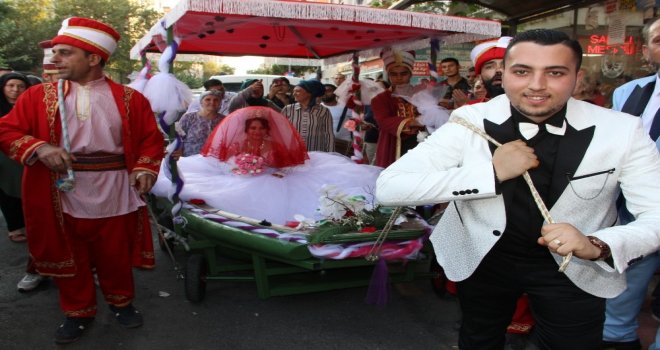 Denizi Olmayan Manisada Gelini Kayıkla Aldı