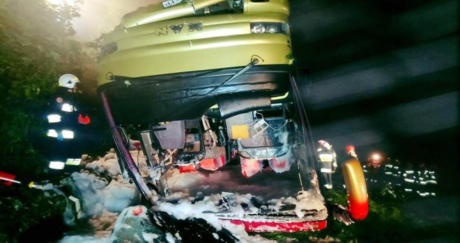 Polonyada Tur Otobüsü Kaza Yaptı: 3 Ölü, 51 Yaralı