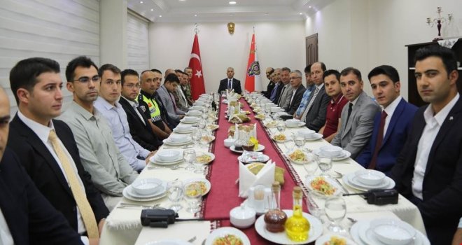 Tayini Çıkan Emniyet Personellerine Veda Yemeği