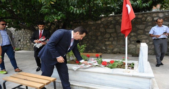 Bursada Şehitlikte Anma Töreni Düzenlendi