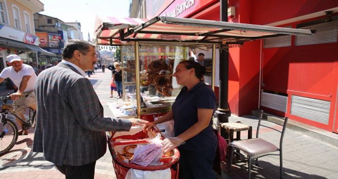 Başkan Akın Esnaf Ve Vatandaşlarla Sohbet Etti