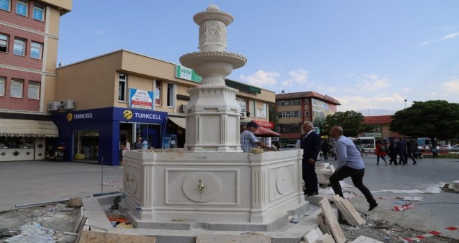 Vakıflar İşhanı Önüne Tarihi Çeşme Yapılıyor