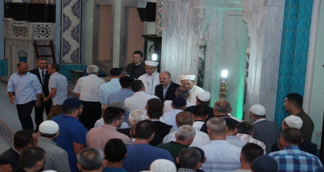 Vali Çakacak Vatandaşlarla Bayramlaştı