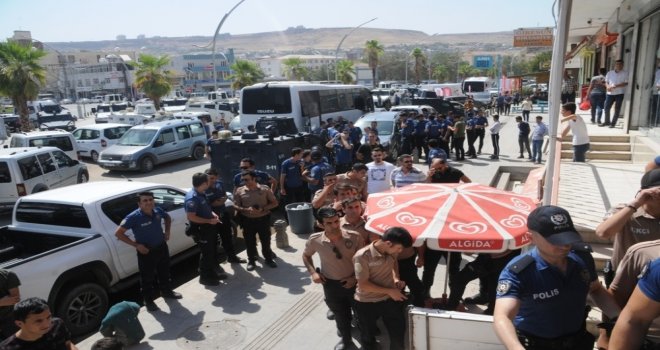 Dövizini Alan Polis Tlye Sahip Çıkmak İçin Sıraya Girdi