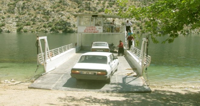 Fırat Nehrinde Feribot Taşımacılığına İlgi