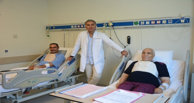 Baba Ve Oğlu Aynı Gün Hastaneye Yattı, Ameliyat Oldu Ve Aynı Gün Taburcu Edildi
