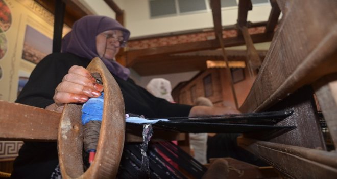 Pala Kilim Dokuma Bilecikte Yaşatılıyor