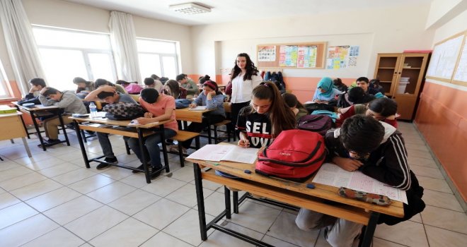 Van Büyükşehir Belediyesinden Dar Gelirli Öğrencilere Yardım