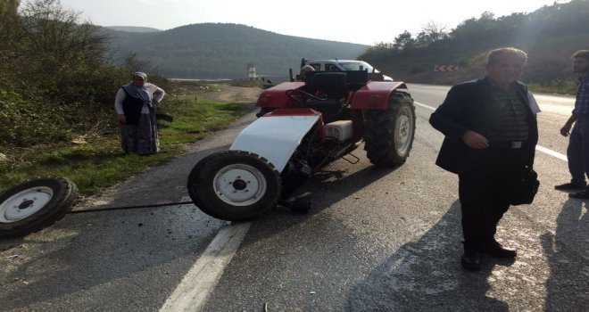 Sakaryada Otomobil İle Traktör Çarpıştı: 2 Yaralı