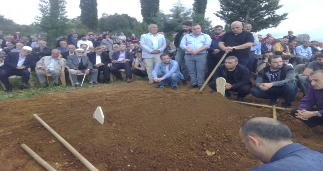 İngilterede Geçtiğimiz Hafta Lojmanda Ölü Bulunan Akademisyen Bugün Memleketinde Toprağa Verildi