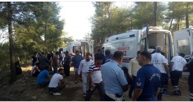 Adanada Midibüs Devrildi: 3Ü Ağır 20 Yaralı