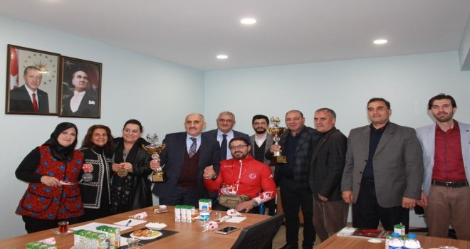Erzurum Kent Konseyi Milli Sporcu Seveni Altınla Ödüllendirdi