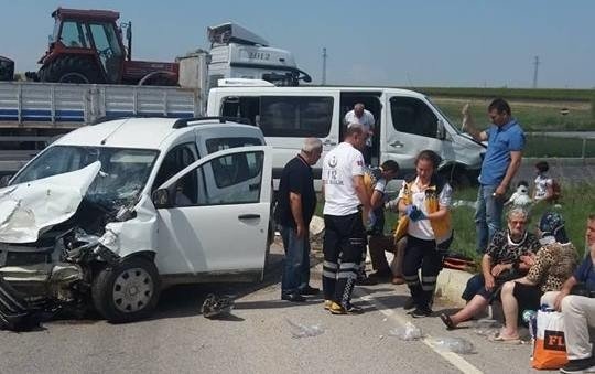 Edirnede Trafik Kazası: 17 Yaralı