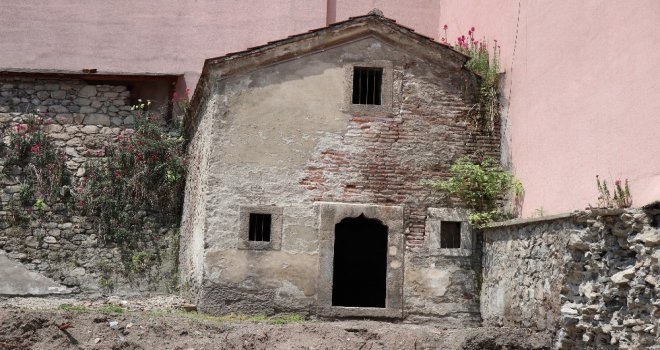 Asırlık Tarihi Ambar Çevresindeki Binaların Yıkılmasıyla Gün Yüzüne Çıktı